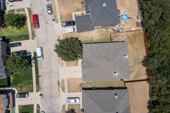 Building Photo - 4729 Woodhaven Ln