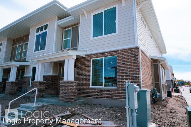 Building Photo - 3 br, 2.5 bath House - 5488 W Ace Court