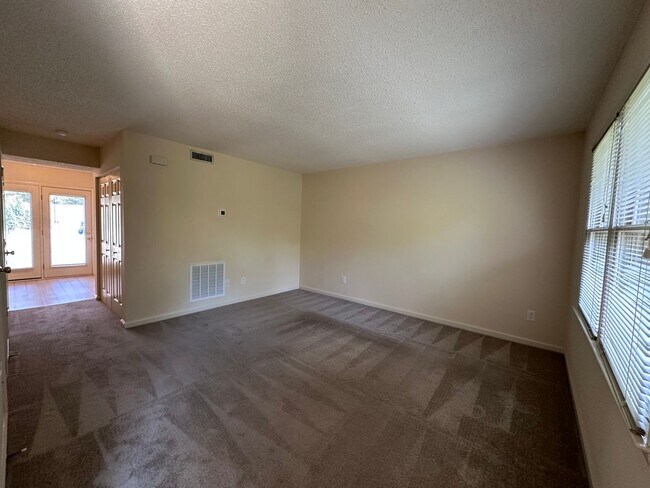 Building Photo - Charming & Private Townhouse in NW Hickory – 2BR, 1.5BA, Prime Location - No Pets