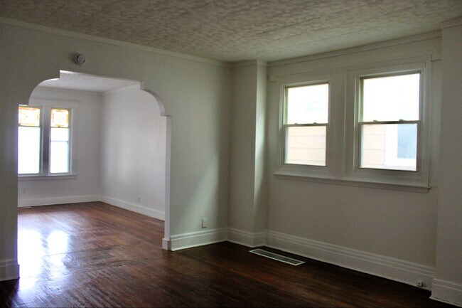 Building Photo - 228 Weiss St