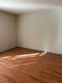 Building Photo - 15919 Golf Club Dr