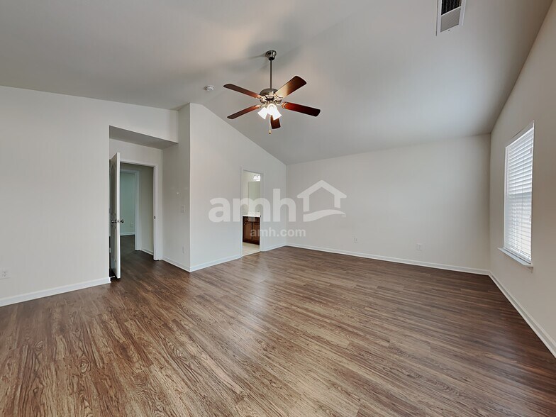 Building Photo - 1882 Woodstone Dr