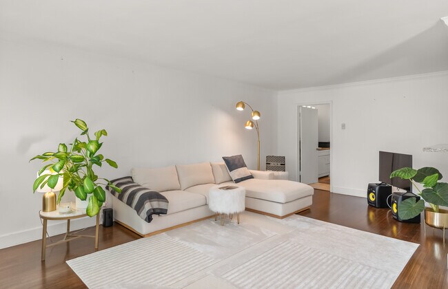 Primary Photo - 2884 SAWTELLE Blvd