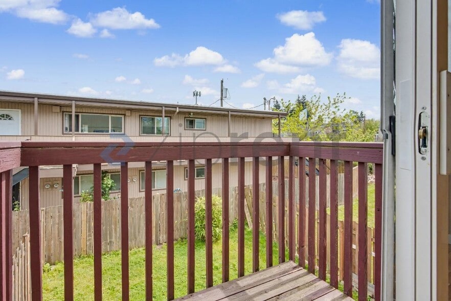 Building Photo - 1530 NE 68th Ave