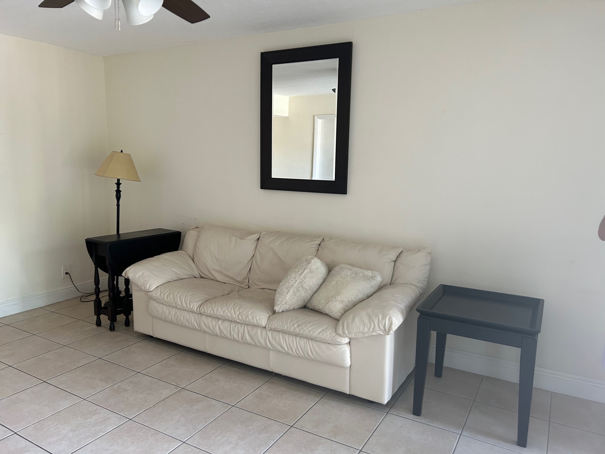 nicely furnished - 480 NW 20th St