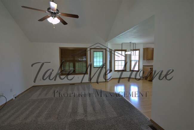 Building Photo - 3 Bedroom in Nixa!