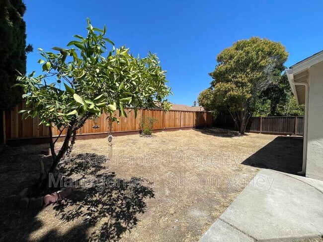Building Photo - 5835 Halleck Dr