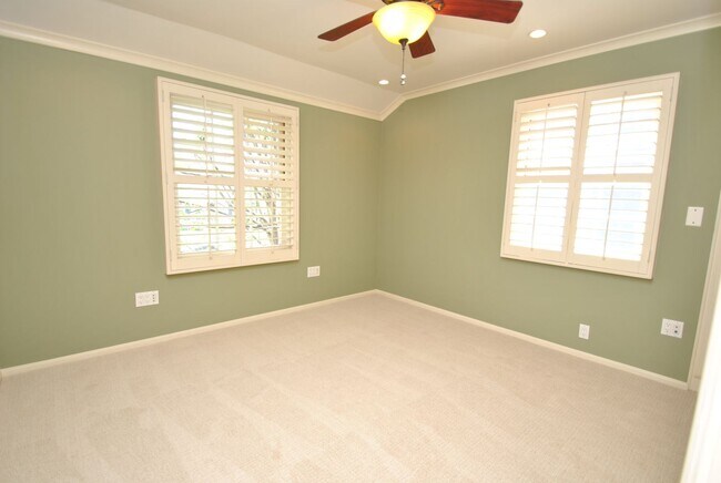 Building Photo - Stunning Colonial Revival in Bixby Knolls