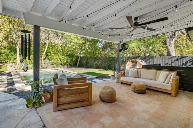 Building Photo - 1604 Elmhurst Dr