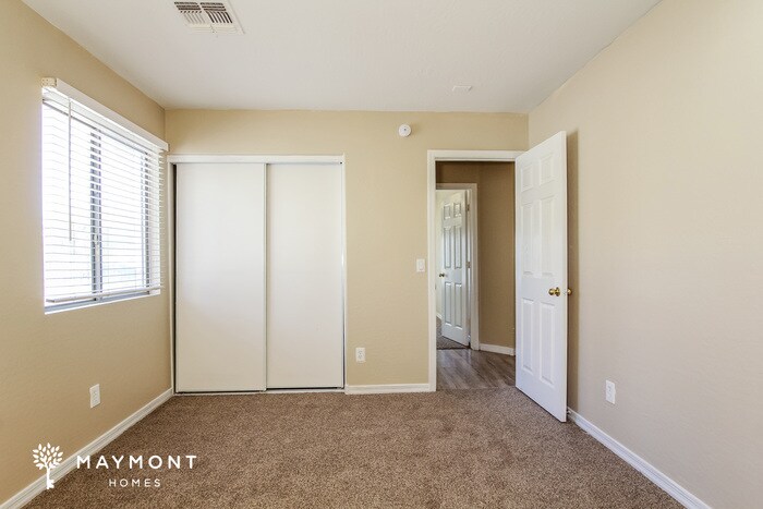 Building Photo - 2149 N Santiana Pl