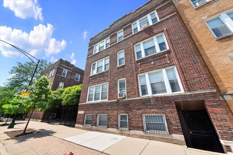 Building Photo - 4862 N Ashland Ave