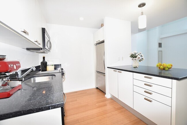 Building Photo - 1 Earhart St