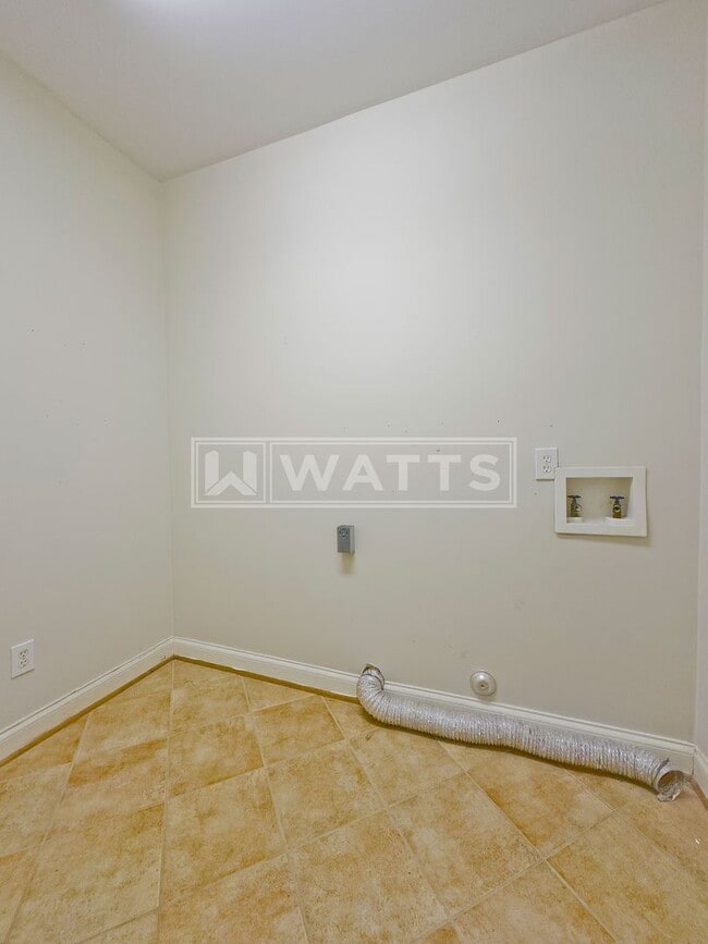 Building Photo - Spacious 3-Bed, 2-Bath Riverchase Garden Home