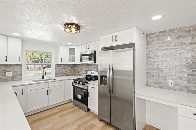 Building Photo - 4606 W Paxton Ave