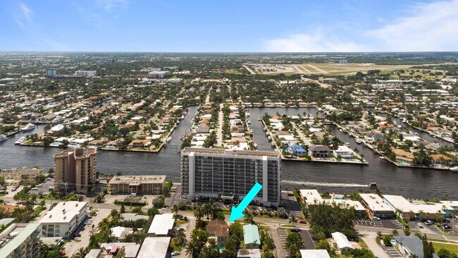 Building Photo - 518 N Riverside Dr