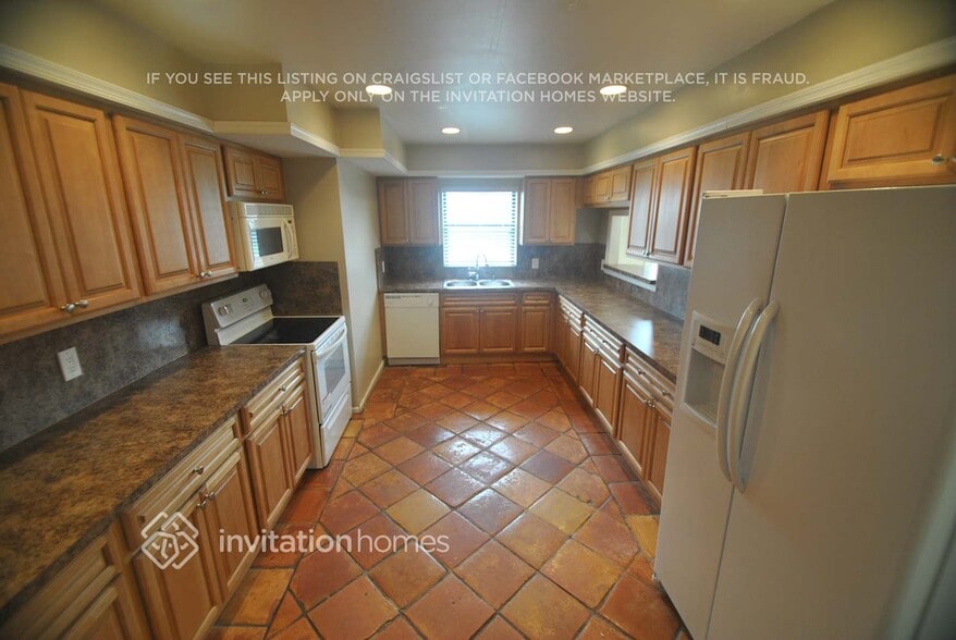 Building Photo - 4689 Palo Verde Dr