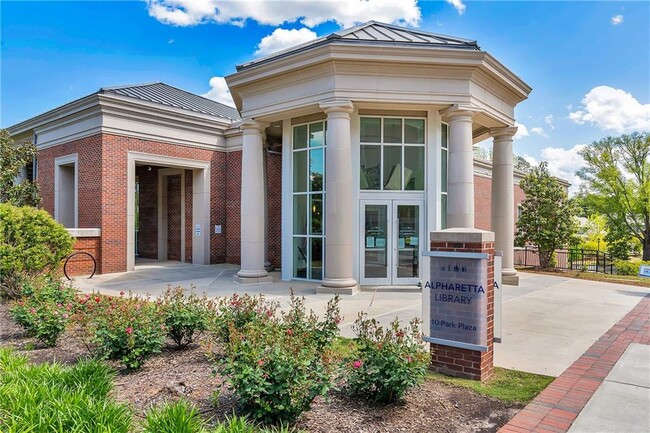Building Photo - 345 Meadow Dr