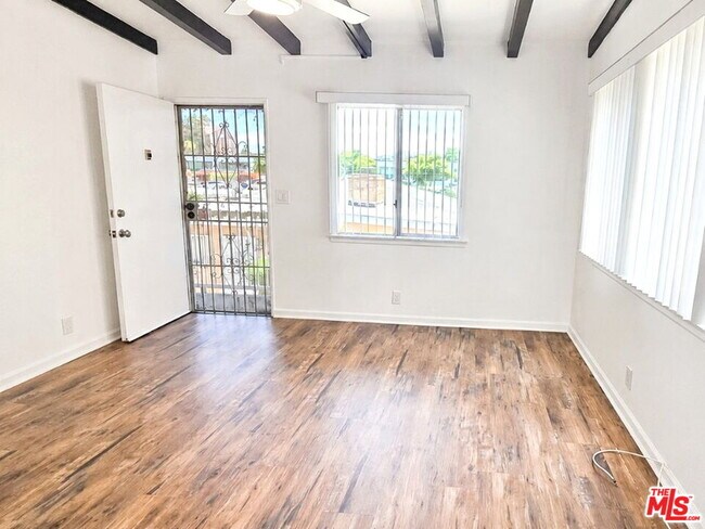 Building Photo - 419 La Colina Dr