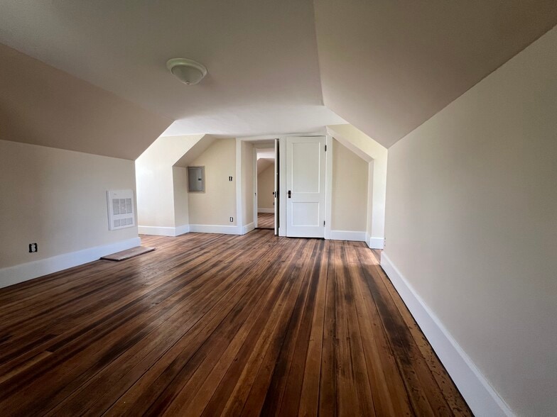 Bedroom 3 - 15 Hull St