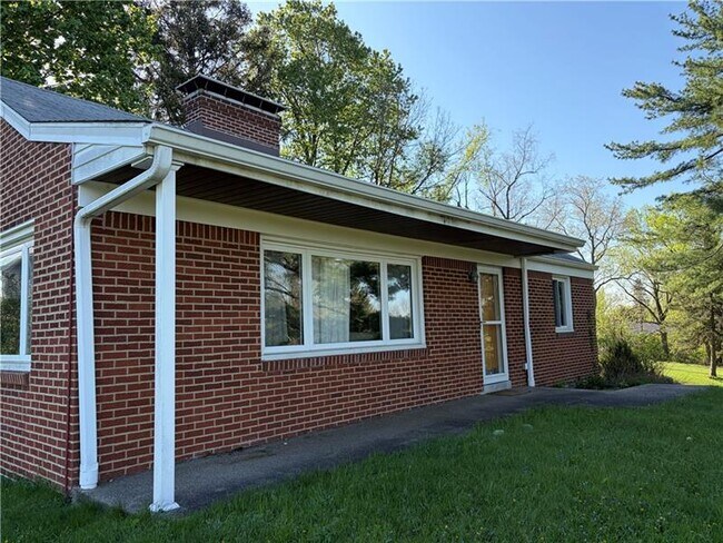 Building Photo - 359 Dorseyville Rd