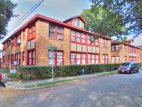 Building Photo - 1136 Berthea St