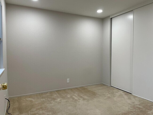 Building Photo - 309 Cravens Ct