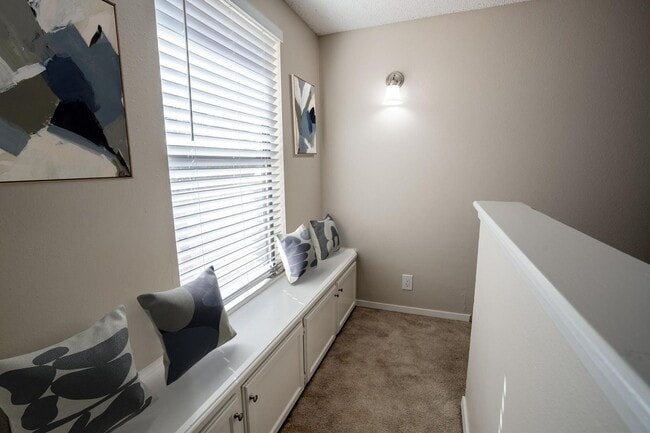 Building Photo - Stunning Townhome with Modern Upgrades and...