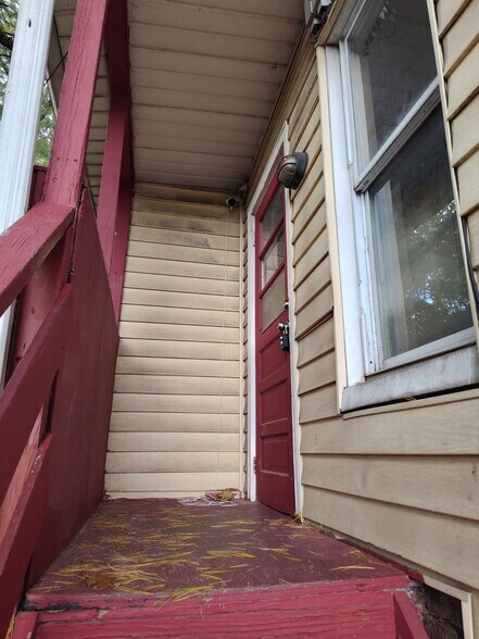 Entrance - 117 Walnut St