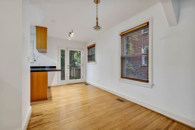 Building Photo - Charming and well-maintained 2-bd 1-bath h...