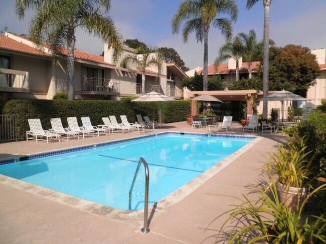 Building Photo - Live the East Beach Lifestyle – Townhome with Pool Access