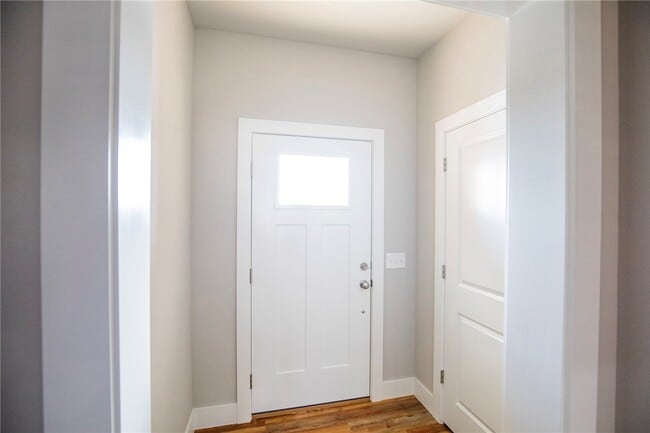 Building Photo - 903 Seaborn Way