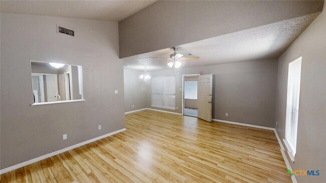 Building Photo - 519 Myra Lou Ave