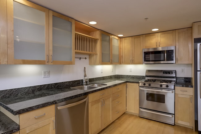Building Photo - Luxurious Live/Work Loft in great DogPatch...