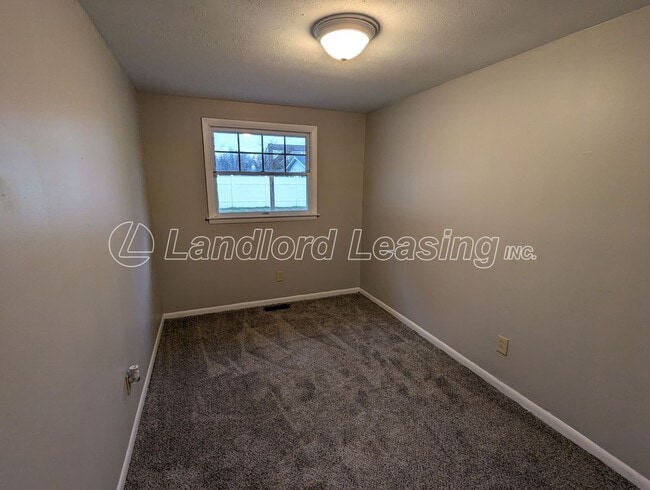 Building Photo - Beautiful 3-Bedroom Ranch with Fenced Yard...