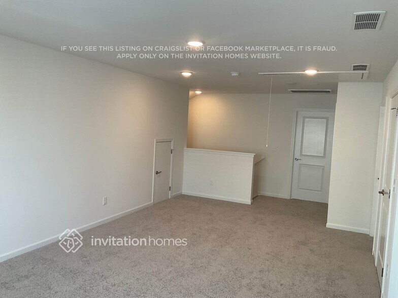 Building Photo - 3800 Lantern Ln