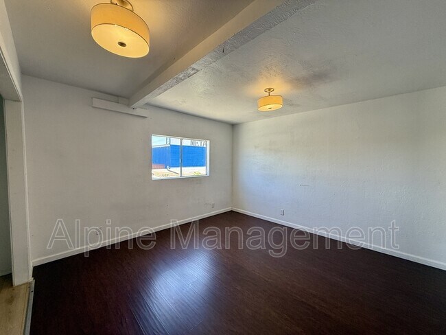 Building Photo - 806 52nd Ave