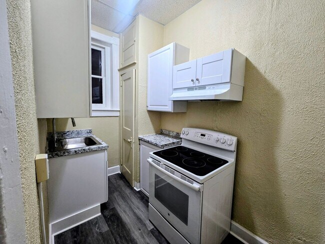 Building Photo - 104 N Eighth St