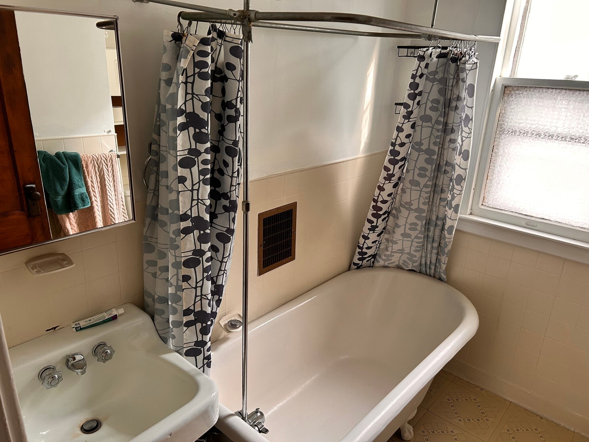 Bathroom - 146 Foster St