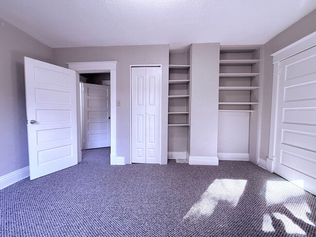 Building Photo - 3-Bed House in Waterloo