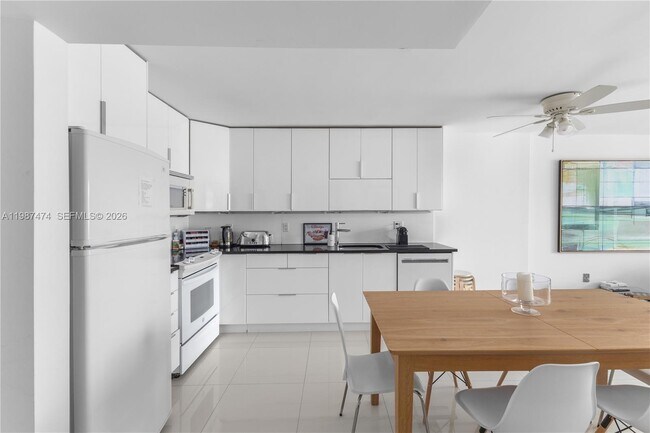 Building Photo - 345 Ocean Dr