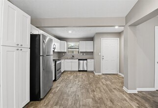 Building Photo - 3424 Balboa Cir