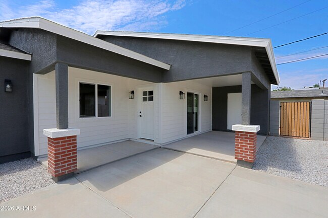 Building Photo - 454 S Pioneer