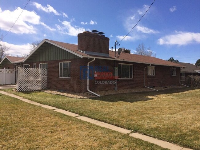 Building Photo - 2416 S Jasmine St