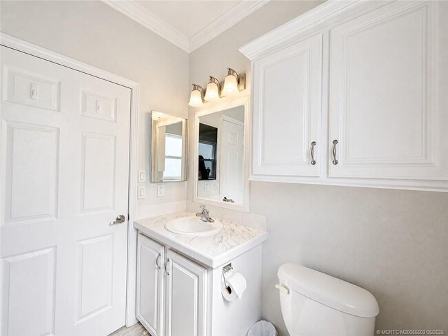 Building Photo - 252 NE Ebbtide Way