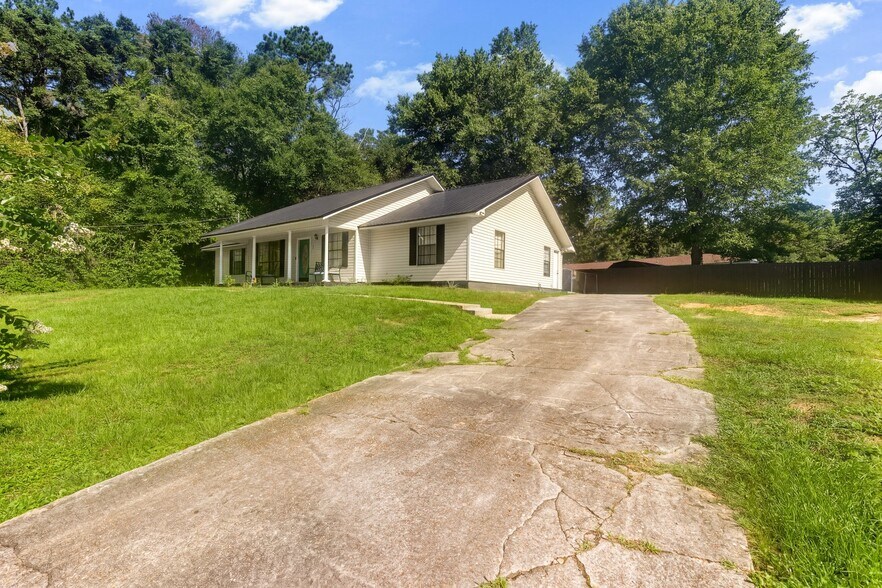 Building Photo - 608 Snell Bridge Rd