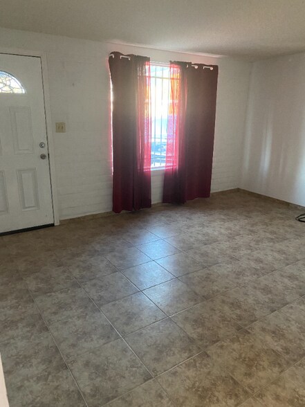 Building Photo - 1021 W Edgewater Dr