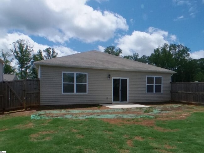 Building Photo - 210 Sweetgrass Ln