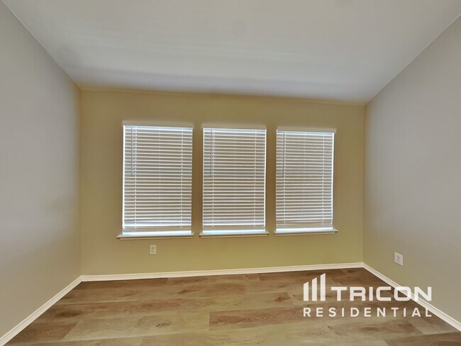Building Photo - 4512 Ridgeway Dr