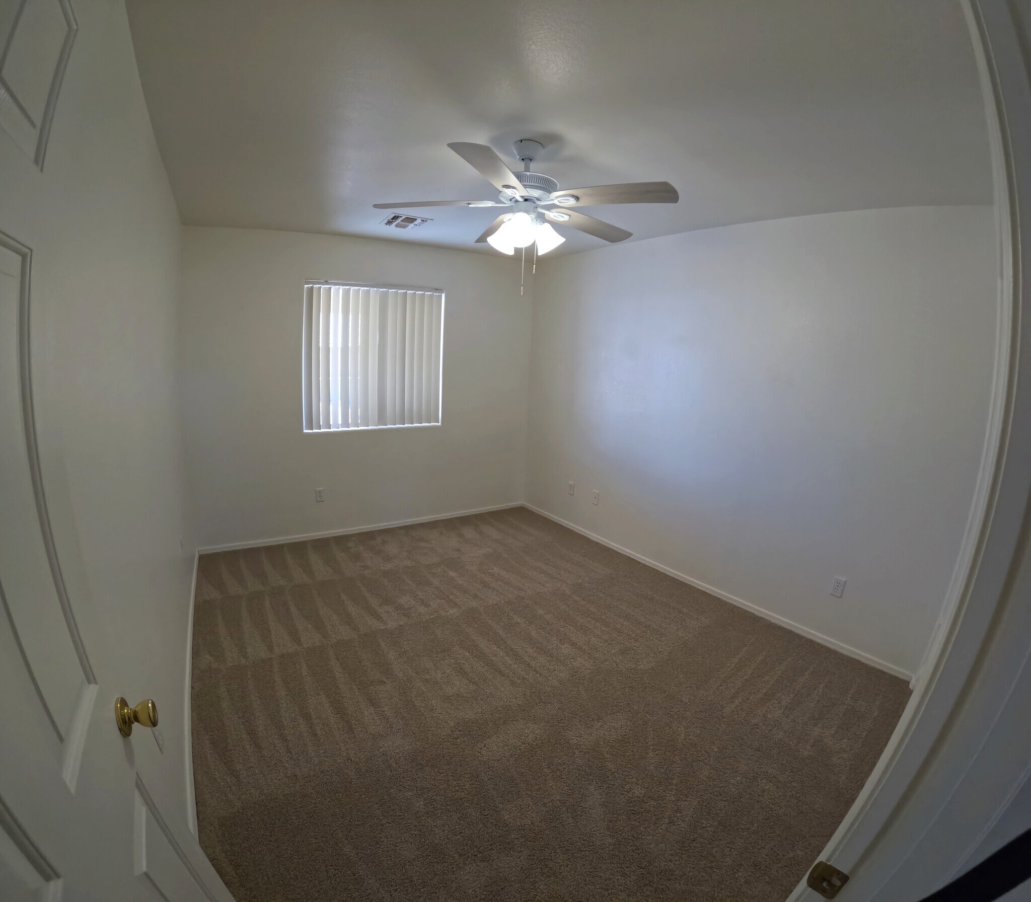 Building Photo - 2112 E Desert Lakes Dr