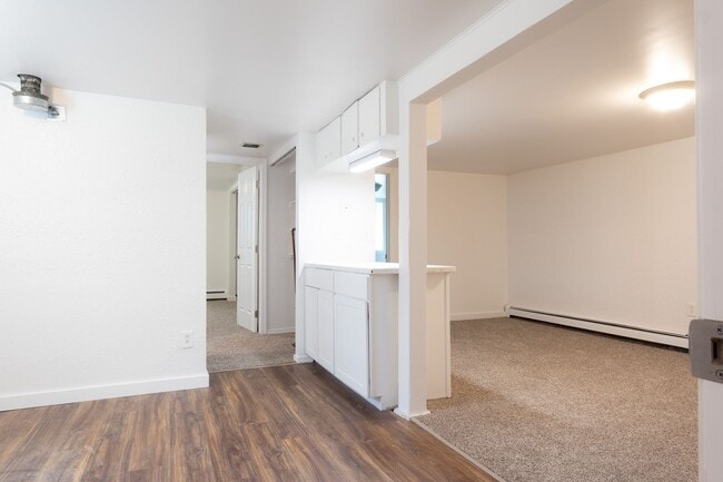 Building Photo - Diamond in the rough! Newly renovated interior - 5 Bed 2 Bath!